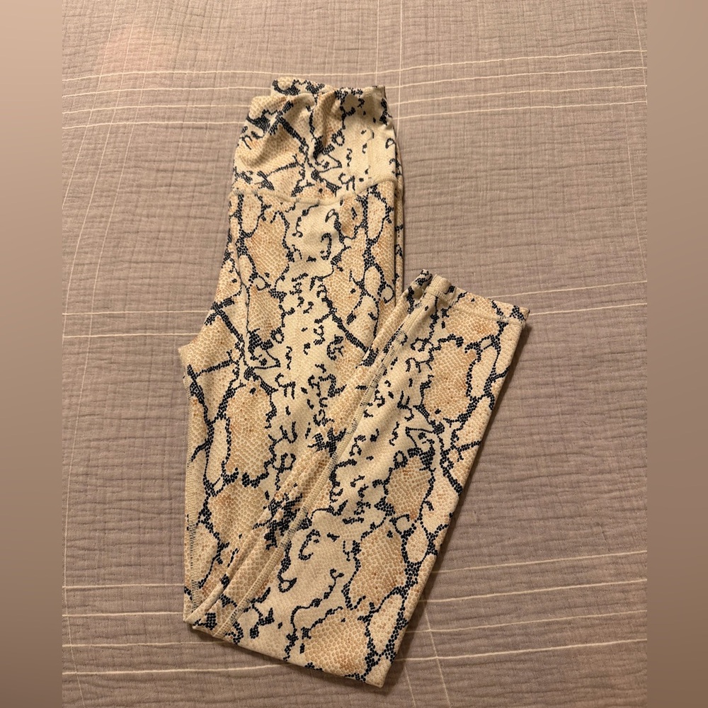 Allfenix 7/8 Length white python leggings